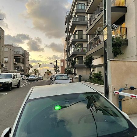 Appartamento Peaceful And Intimate By The Sea Haifa Esterno foto