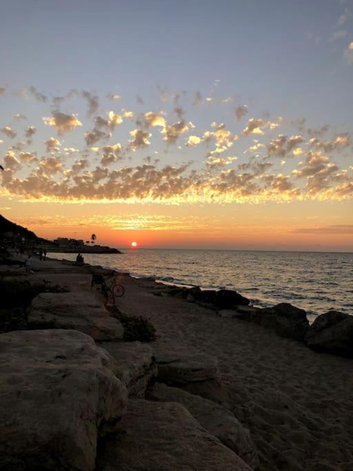 Appartamento Peaceful And Intimate By The Sea Haifa Esterno foto